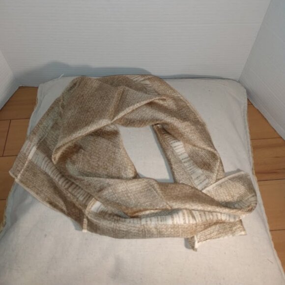 Echos: Beige and gold scarf. Measures approx. 23"x23". - Picture 1 of 2